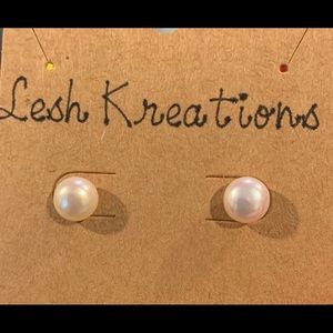 Classic unicorn pearl stud earrings